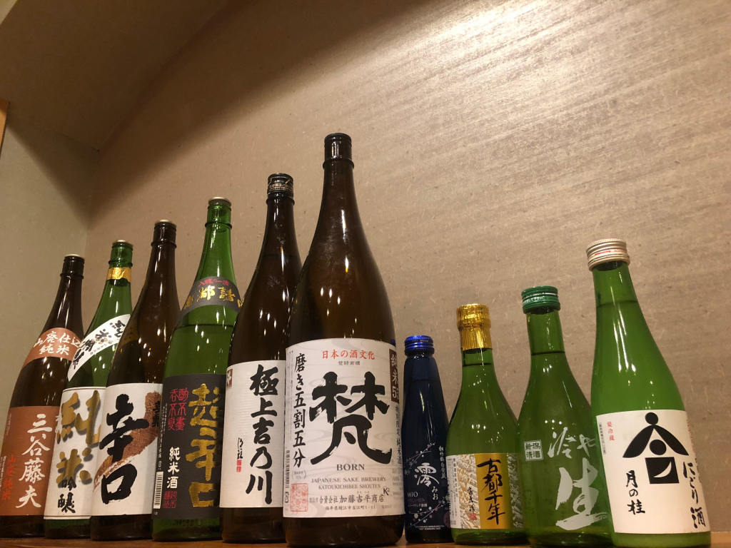 本格的な旬の料理と料理に合うお酒をお手軽に　乃ぶお　お飲み物写真　料理に合う日本酒他、約30種のお酒、ソフトドリンクをご用意しております。